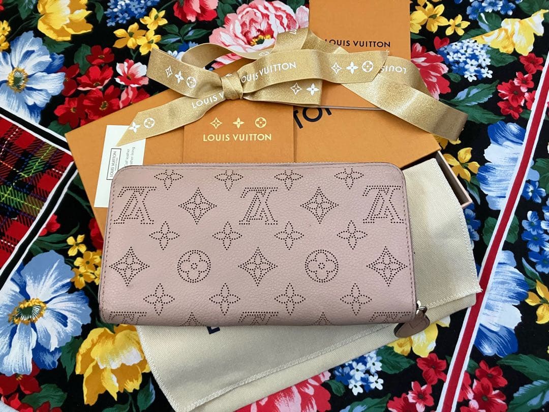 値下げ！！美品！ルイヴィトンマヒナ長財布ピンク系　付属品付き