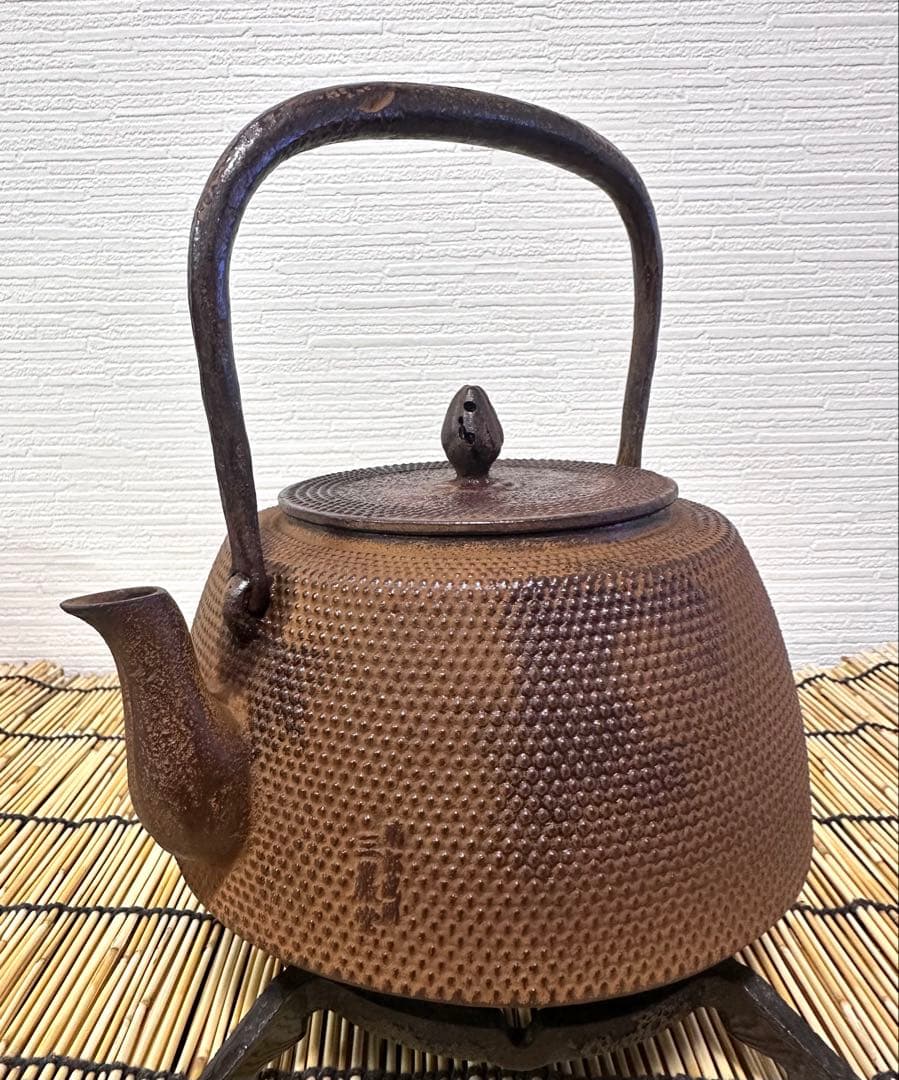 未使用、長期保管品　南部三厳堂　１２型九重アラレ　南部鉄瓶　南部鉄器　鉄瓶