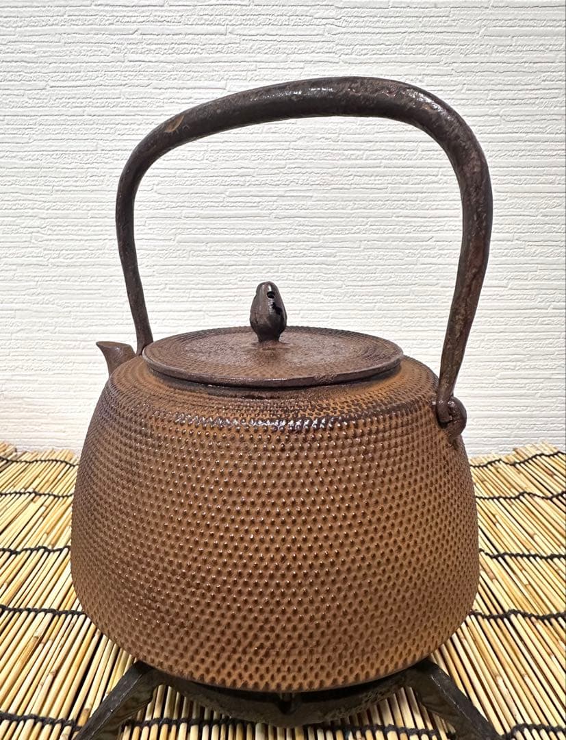 未使用、長期保管品　南部三厳堂　１２型九重アラレ　南部鉄瓶　南部鉄器　鉄瓶