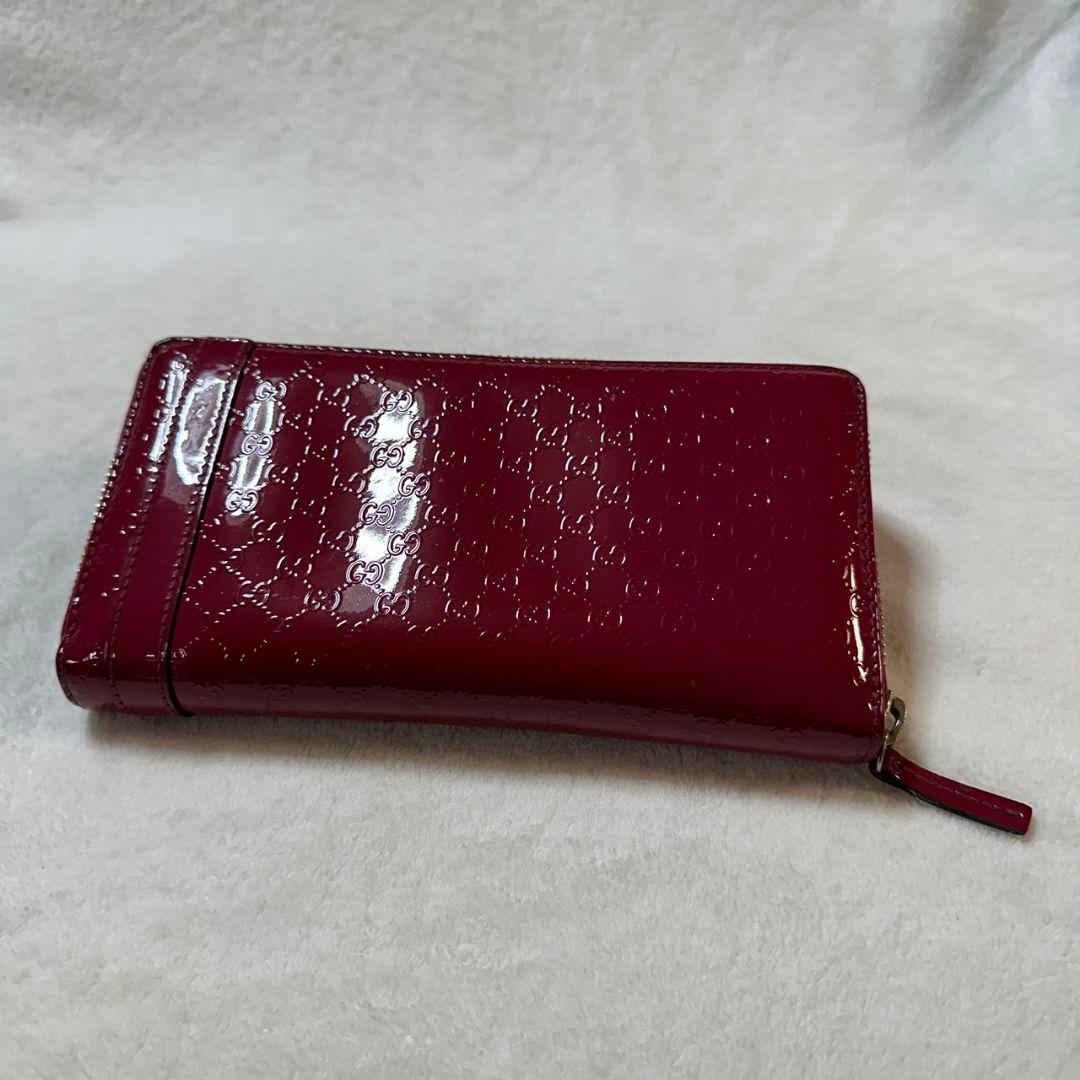 GUCCI（グッチ）マイクログッチシマ エナメルラウンドファスナー長財布