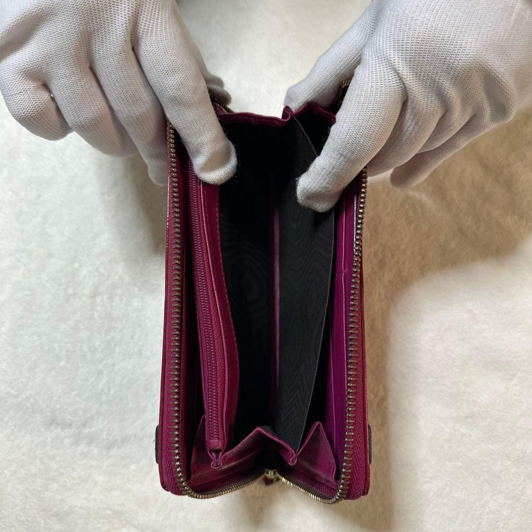 GUCCI（グッチ）マイクログッチシマ エナメルラウンドファスナー長財布