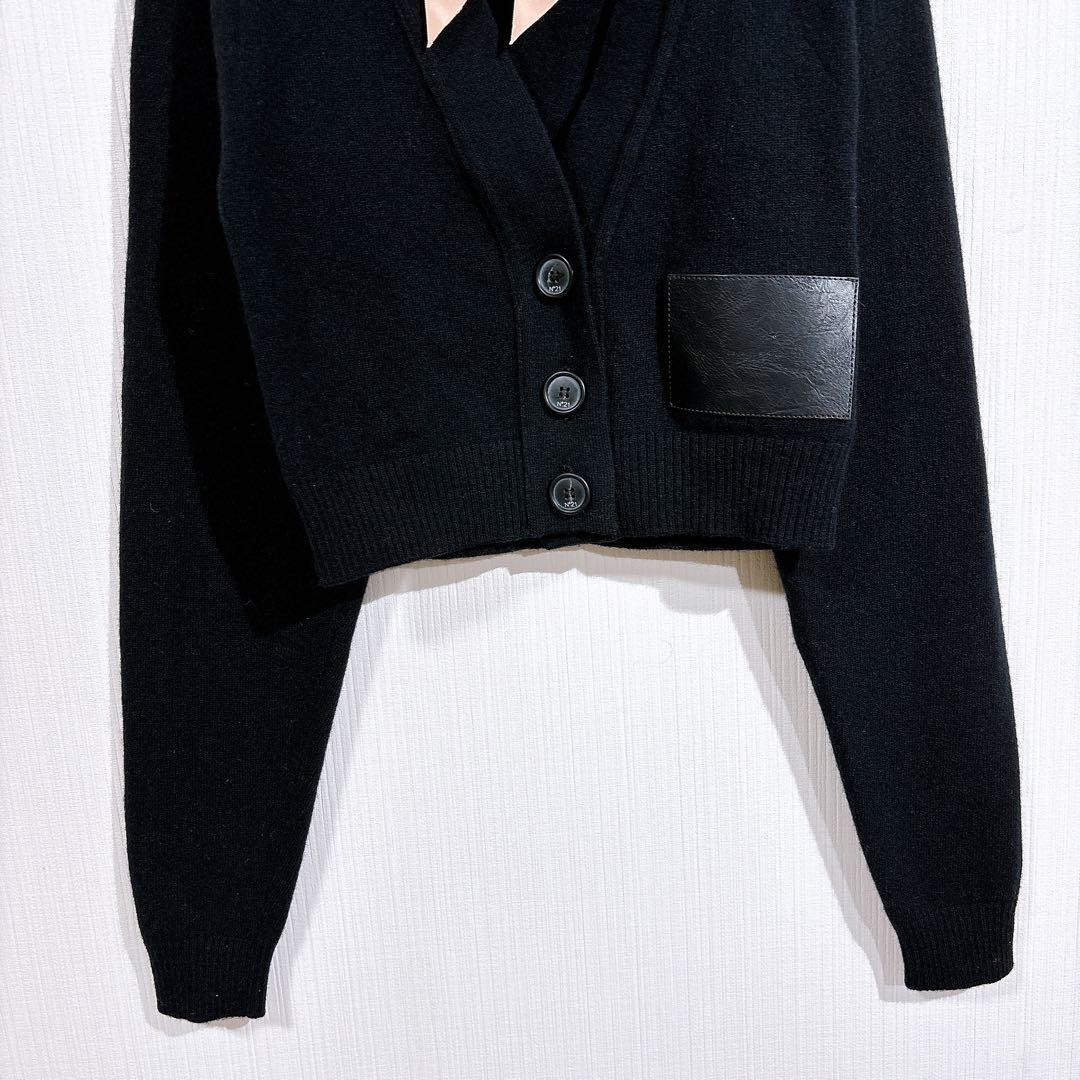 ヌメロヴェントゥーノ　カーディガン　Ｖネック　ロゴ入り　クロップド丈　ショート