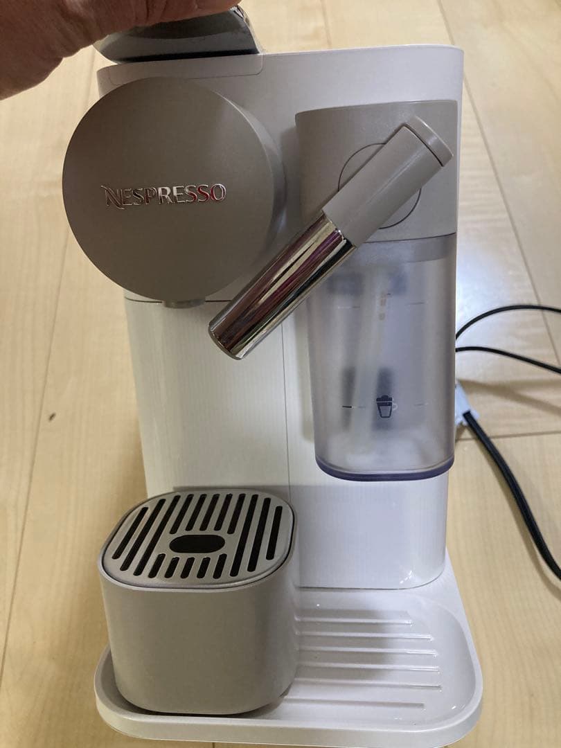 Nespresso ラティシマ・ワン カプセル式コーヒーメーカー F111型