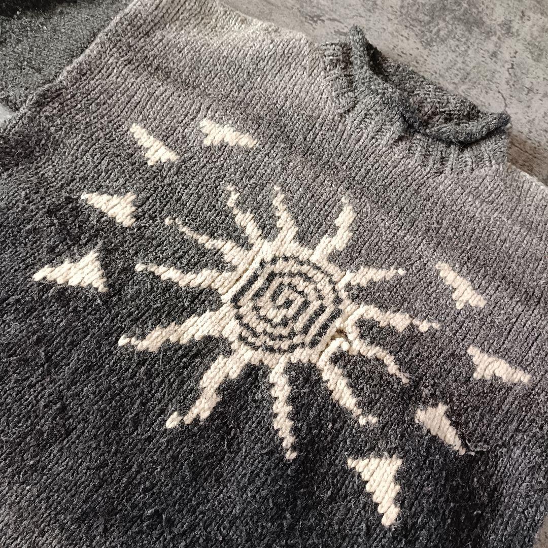 エクアドル 太陽 ローゲージ モックネックニット