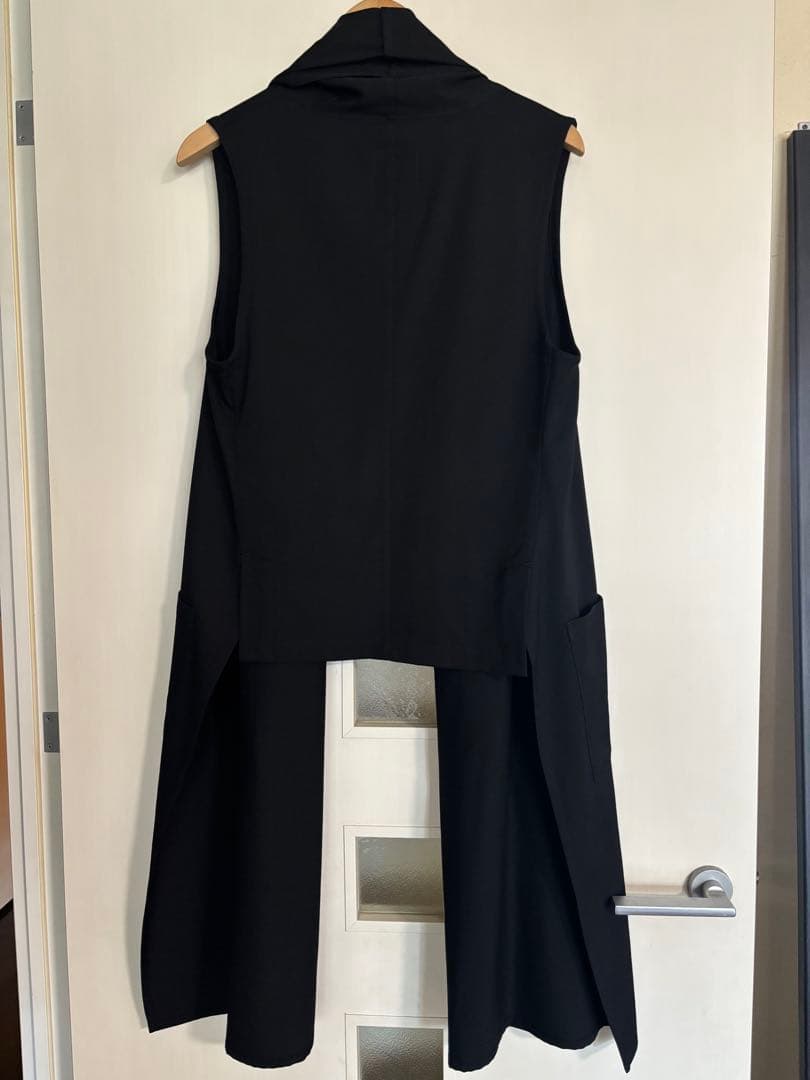 LIMI feu 黒 ベスト　変形ロングベスト