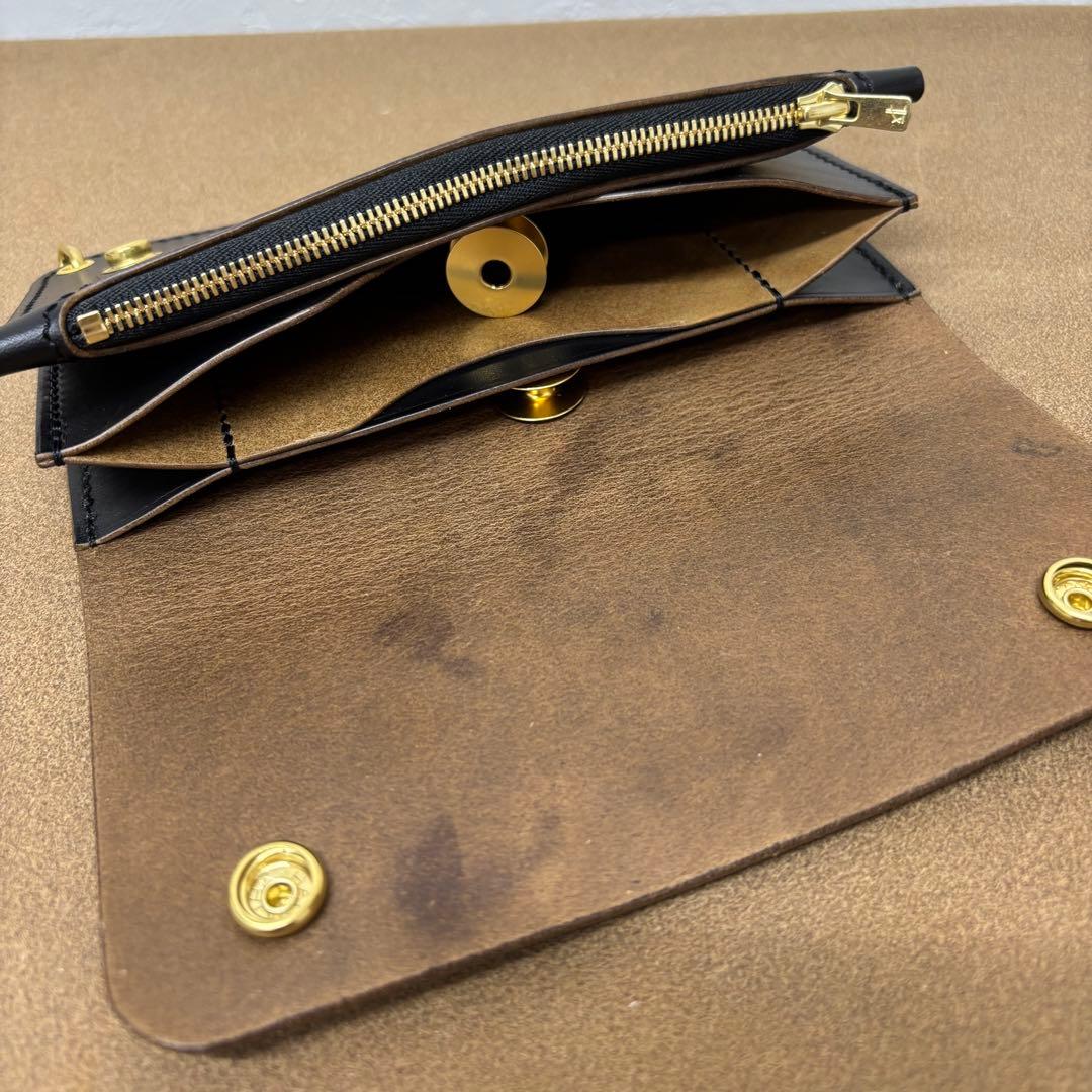 【babaggio】ホースバット　トラッカーウォレット　黒　茶心　3層