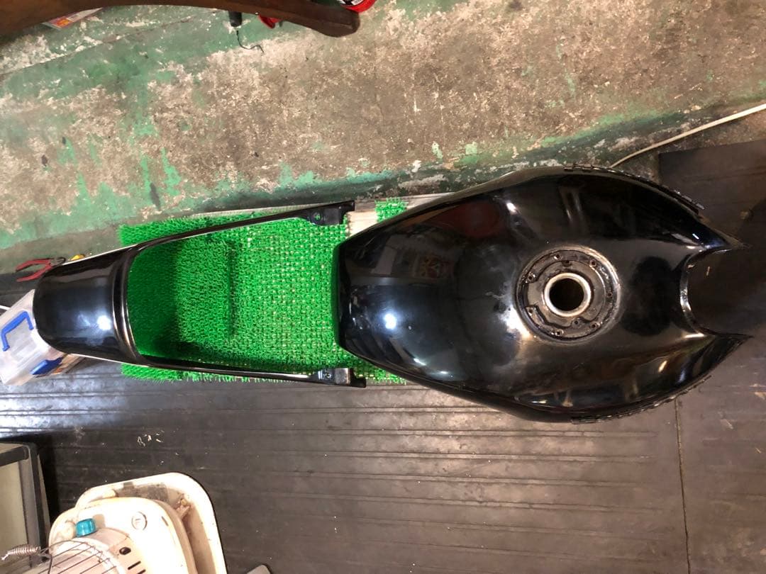 ゼファーχ タンク テールカウル　外装セット