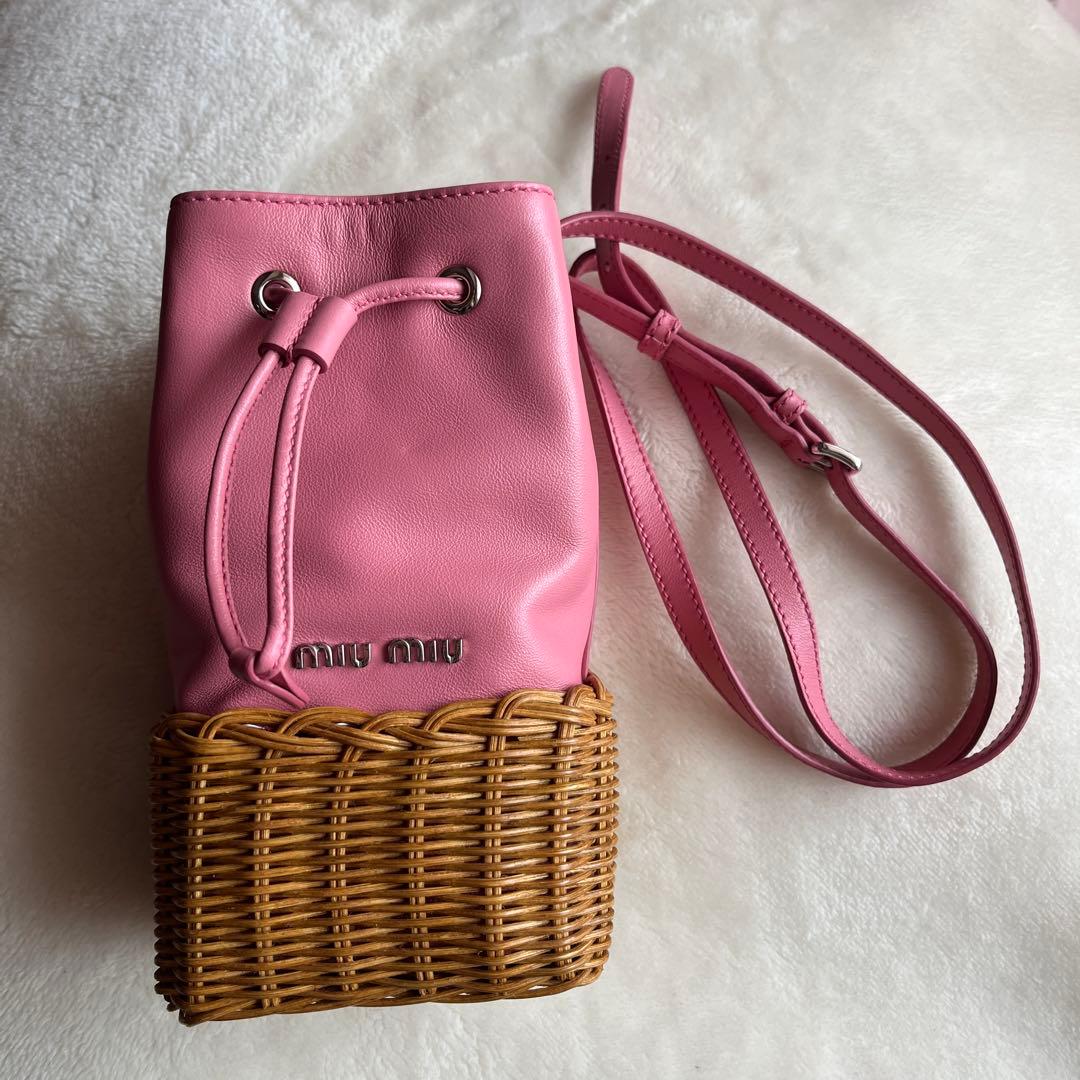 miu miu ピンク かごバッグ　ショルダーバッグ　かご