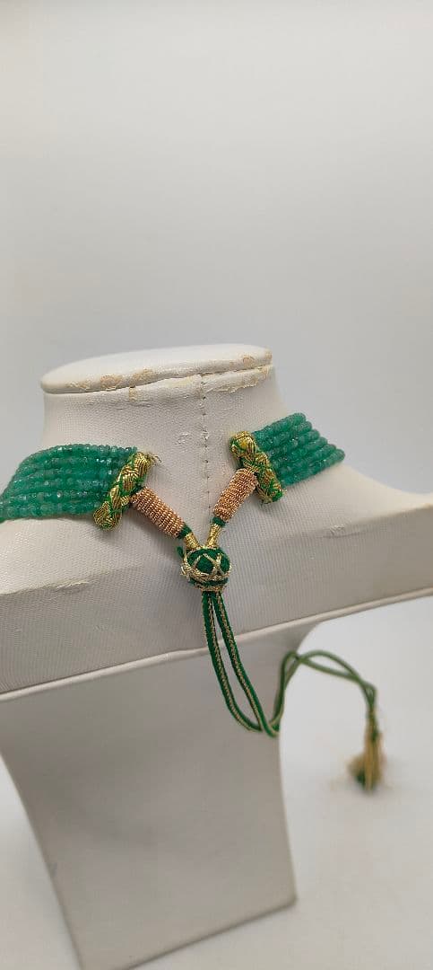 1808. エメラルドボタンカットグラデーション6連ネックレス