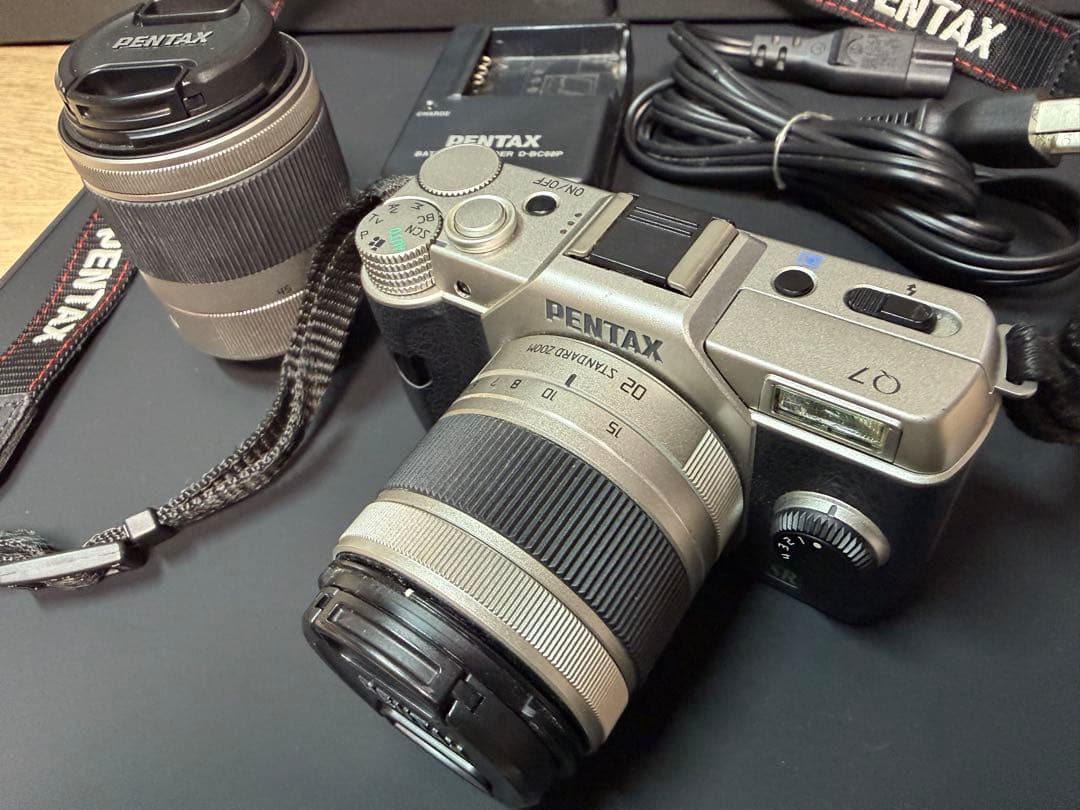 PENTAX Q7 デジタル一眼レフ ダブルレンズ　本体と付属品