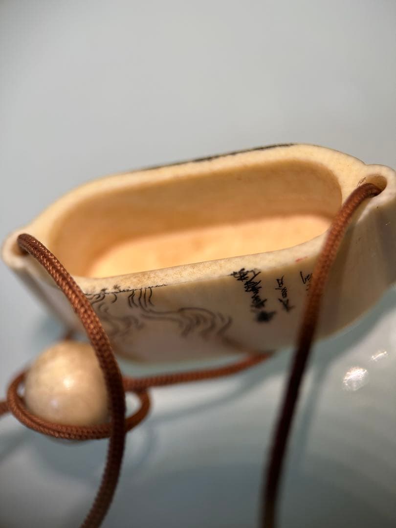 印笼　時代物 マンモス牙製　根付　4段 銘彫刻 提物　骨細工