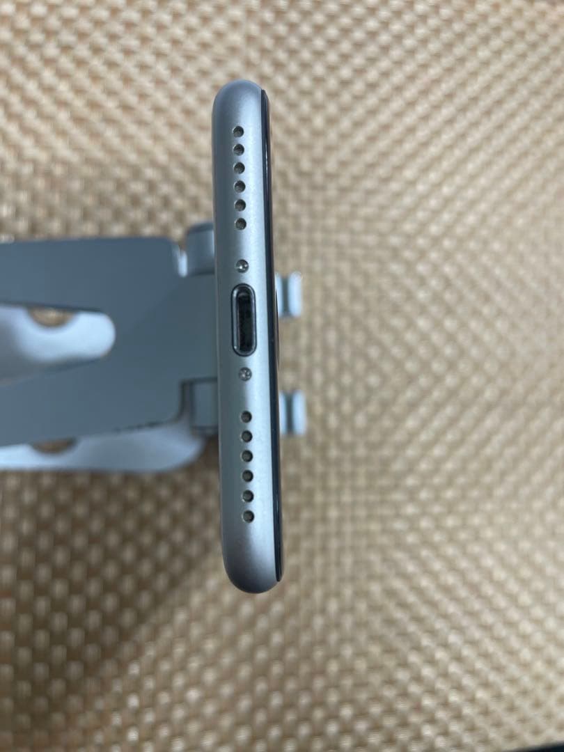 iPhone SE 第3世代 128 GB スターライトSIMフリー【0413】