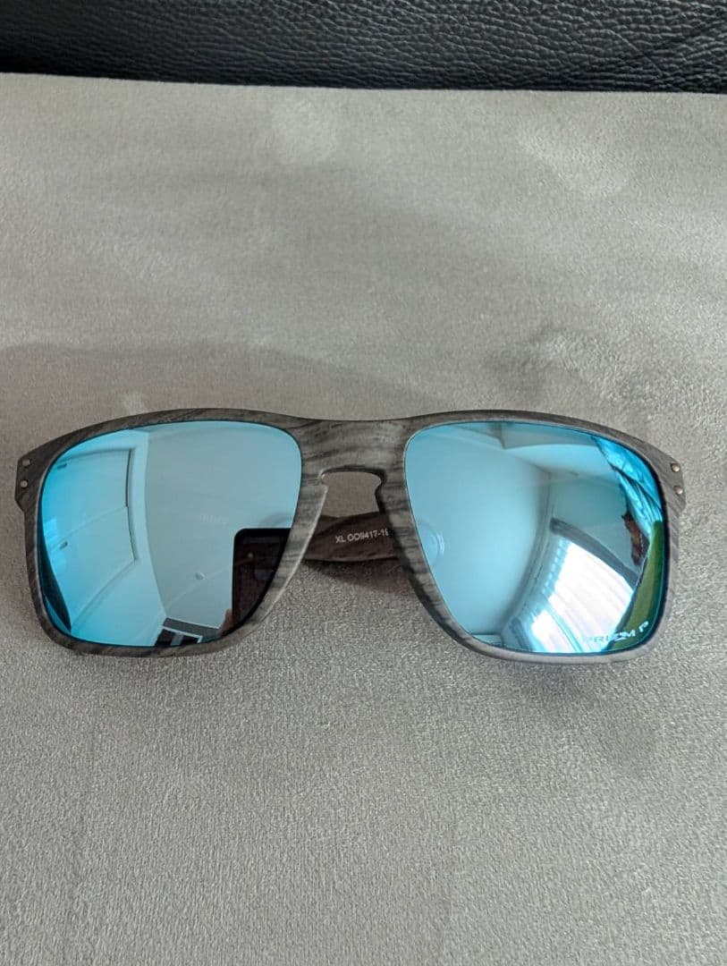 オークリーサングラス　ホルブルック偏光レンズ