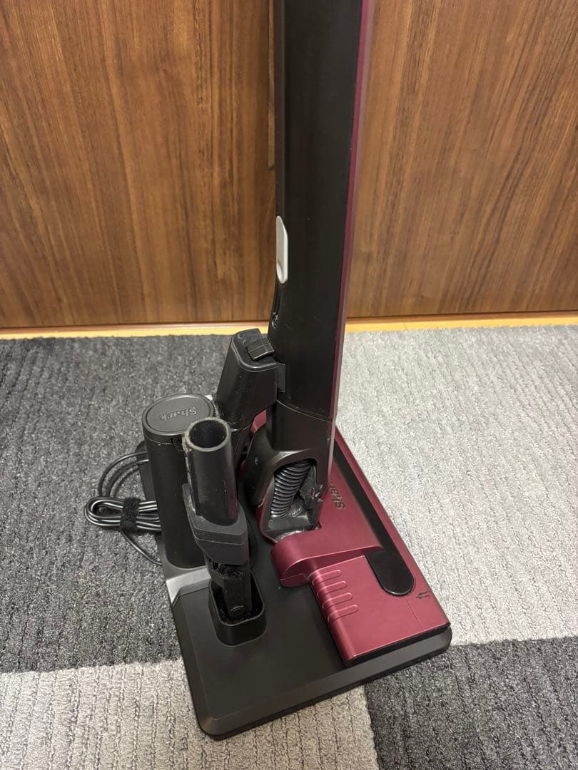 Shark シャーク コードレススティック掃除機 ルビーレッドCS200JRD
