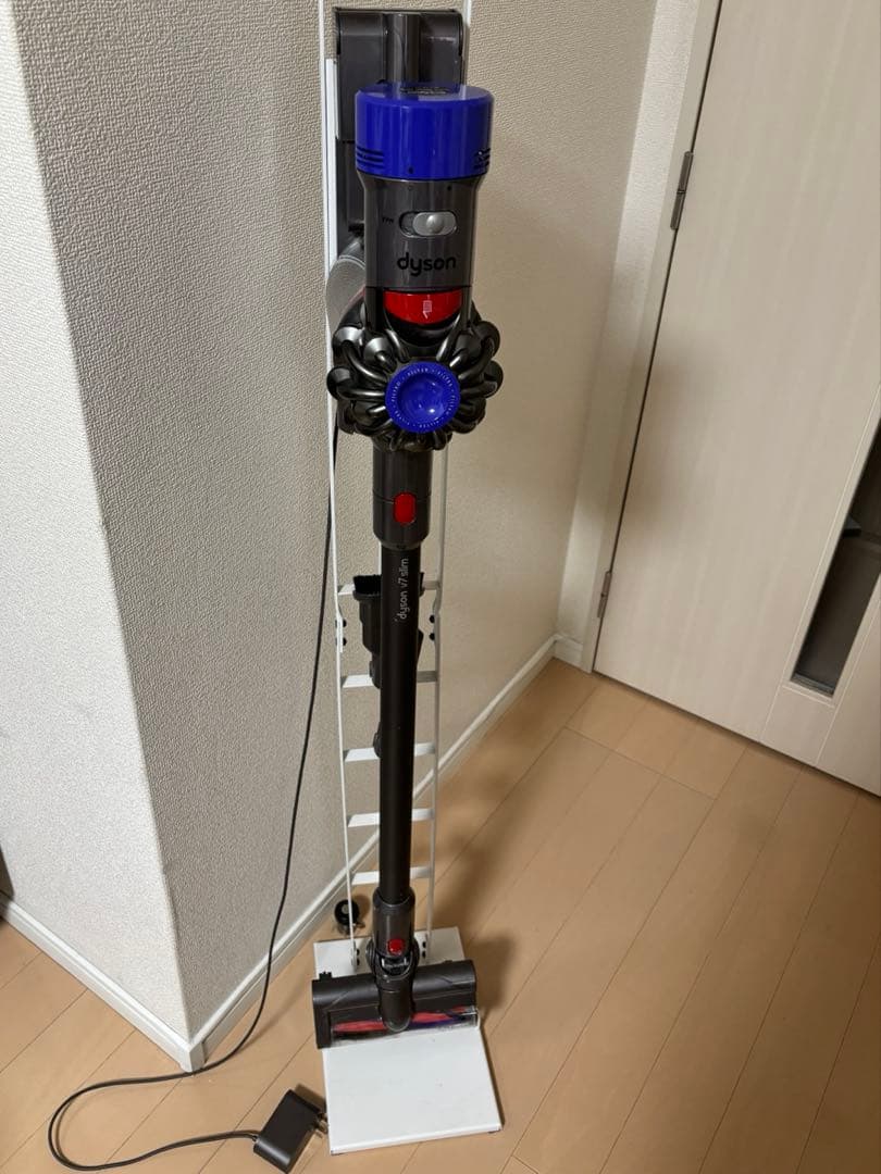 【スタンド付】Dyson V7 Slim スティッククリーナー 本体