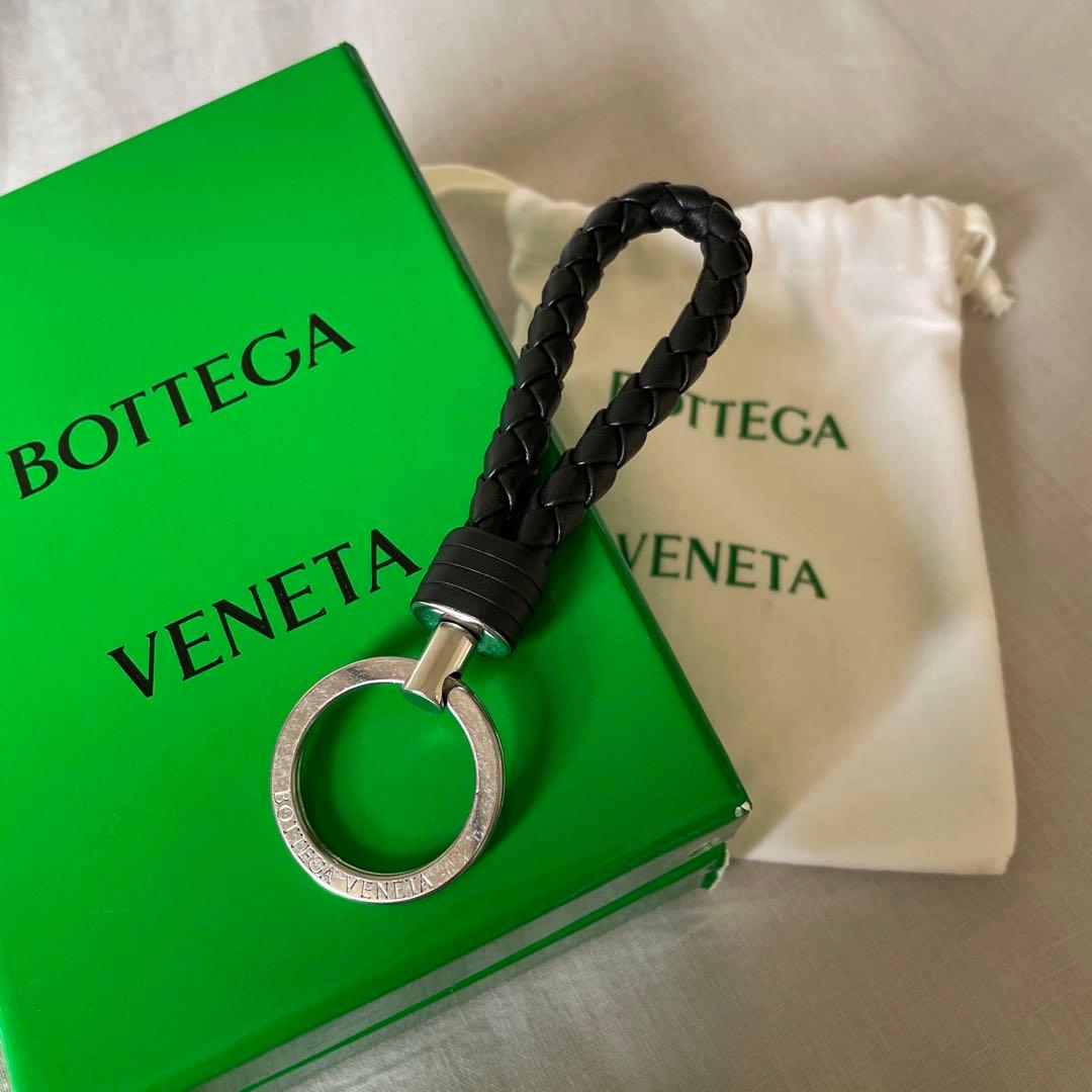 BOTTEGA VENETA 編み込みレザーキーホルダー