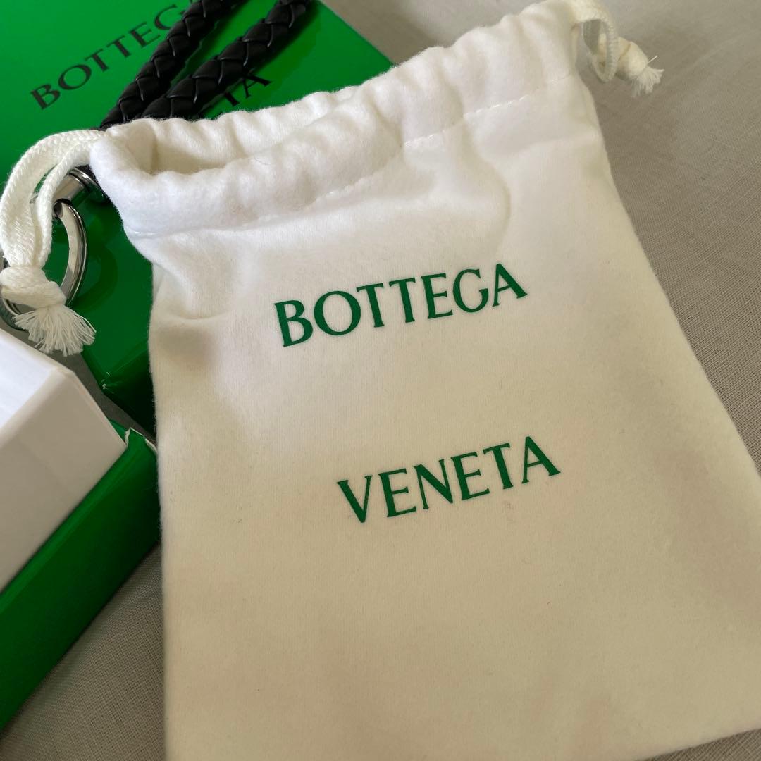BOTTEGA VENETA 編み込みレザーキーホルダー