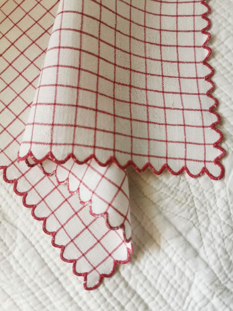 アンティーク フランス グラフチェック＆花弁スカラップリム刺繍 リネンクロス β