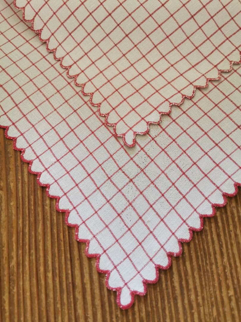 アンティーク フランス グラフチェック＆花弁スカラップリム刺繍 リネンクロス β