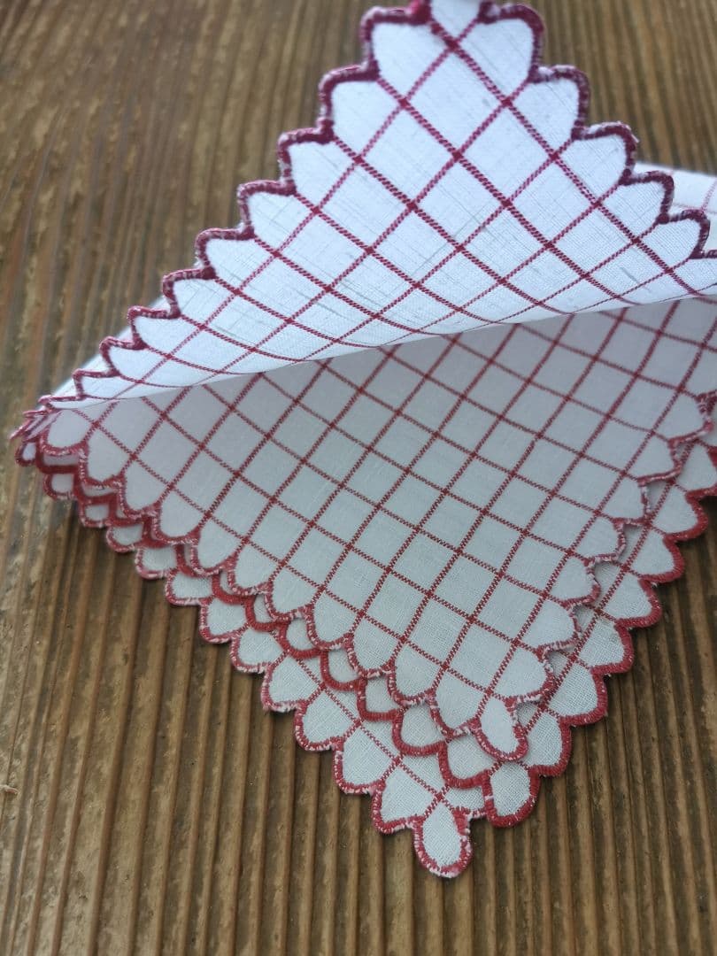 アンティーク フランス グラフチェック＆花弁スカラップリム刺繍 リネンクロス β