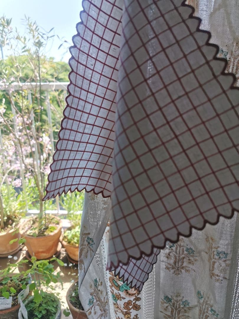 アンティーク フランス グラフチェック＆花弁スカラップリム刺繍 リネンクロス β