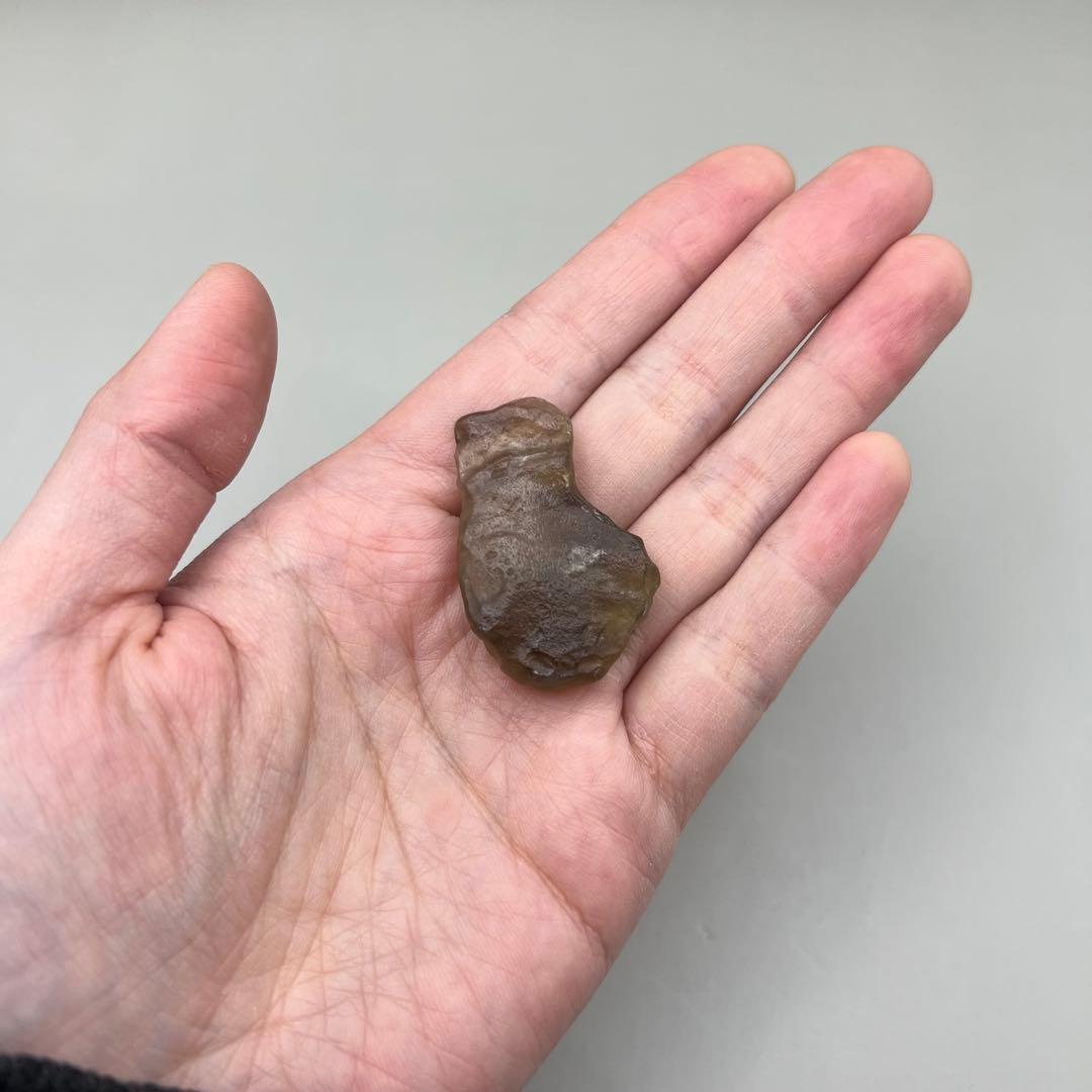 （Libyan32）10.7g稀少ブラックリビアングラス リビア砂漠原石