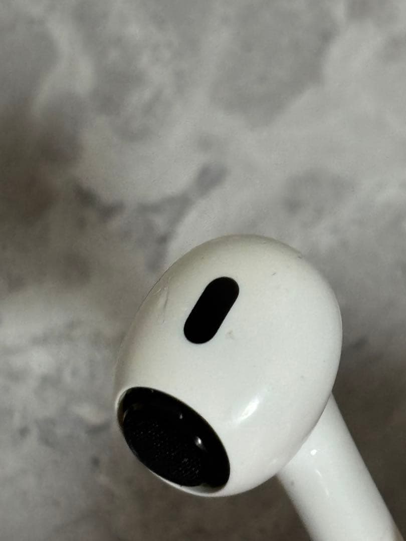 AirPods Pro2 第2世代　本体 新品充電コード、イヤーピース付き