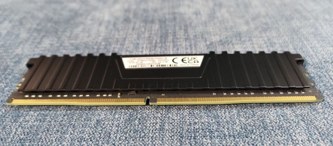メモリー CORSAIR VENGEANCE LPX DDR4 32GB 3200MHz