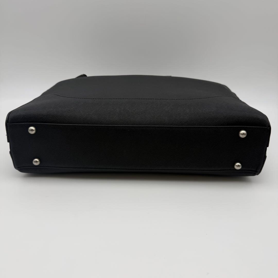 ペッレモルビダ キャピターノ ブリーフケース エンボスレザー A4 ブラック