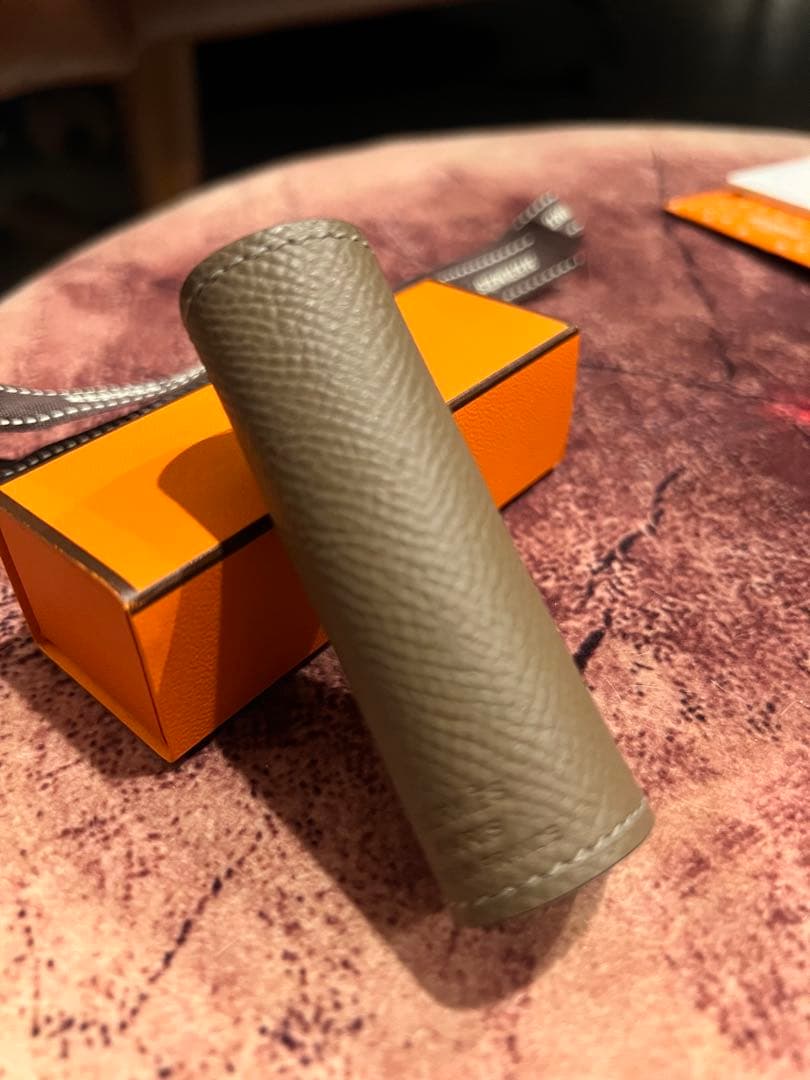 【新品未使用　箱あり】HELMESエルメス　リップケース　エトゥープ