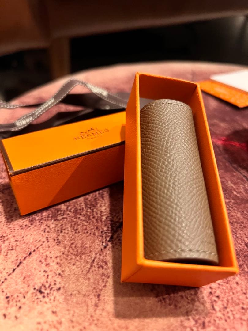 【新品未使用　箱あり】HELMESエルメス　リップケース　エトゥープ