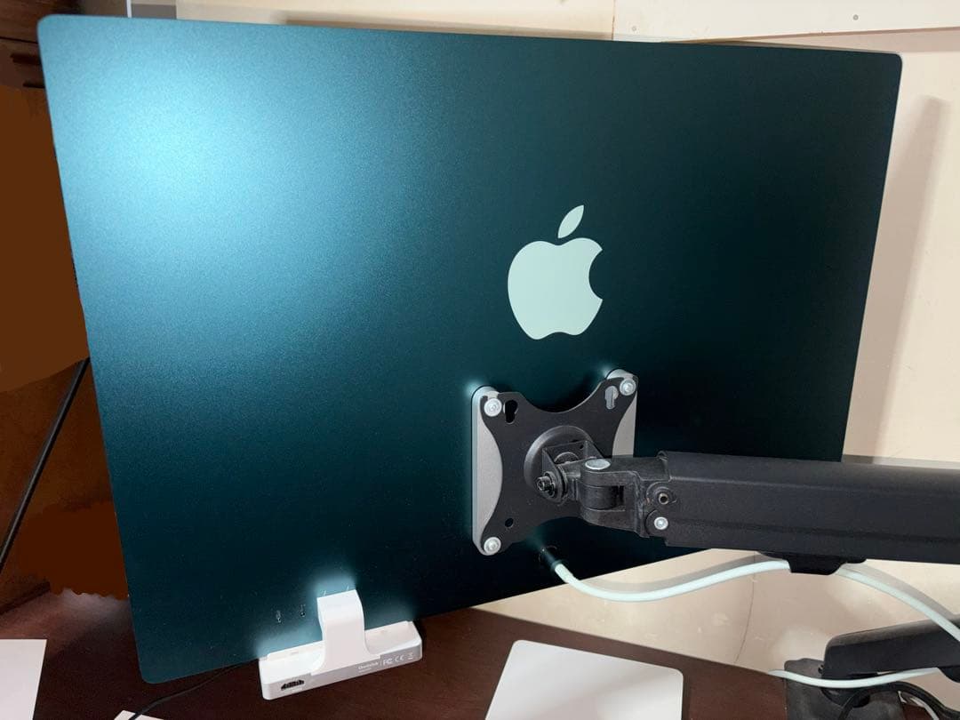 24インチ グリーン VESAマウントアダプタ搭載iMac