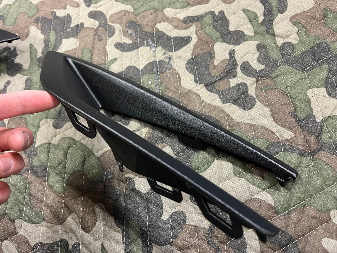 新型デリカD5 後期　フォグベゼル　細目　チッピング塗装　ラプター塗装　訳あり