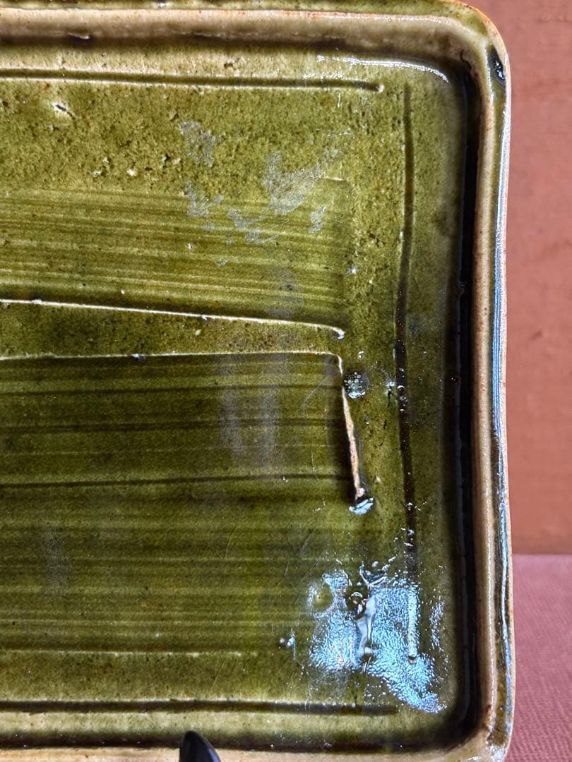 KATSU　人間国宝荒川た豊蔵作瀬戸唐津緑釉ヘラ板目文四ツ足長皿　検小十