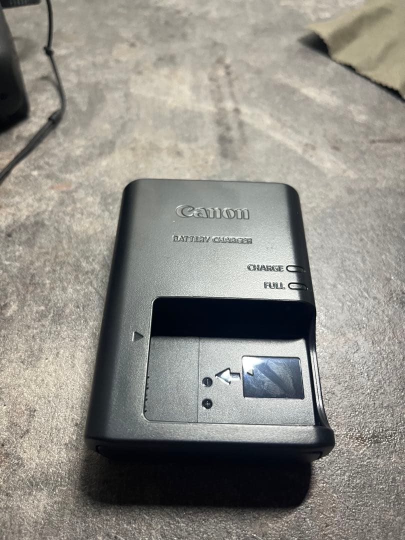 Canon PowerShot SX70 箱無し、カメラストラップ不備あり