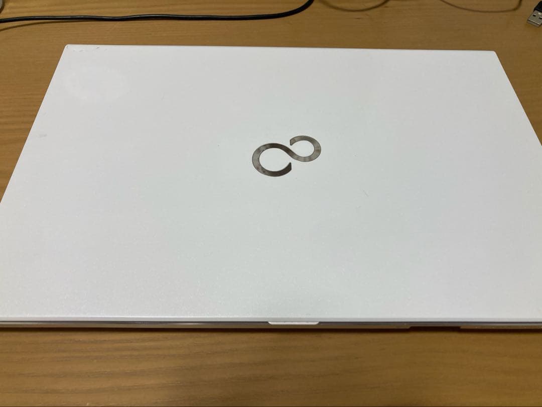 富士通 LIFEBOOK SH90/M ホワイト