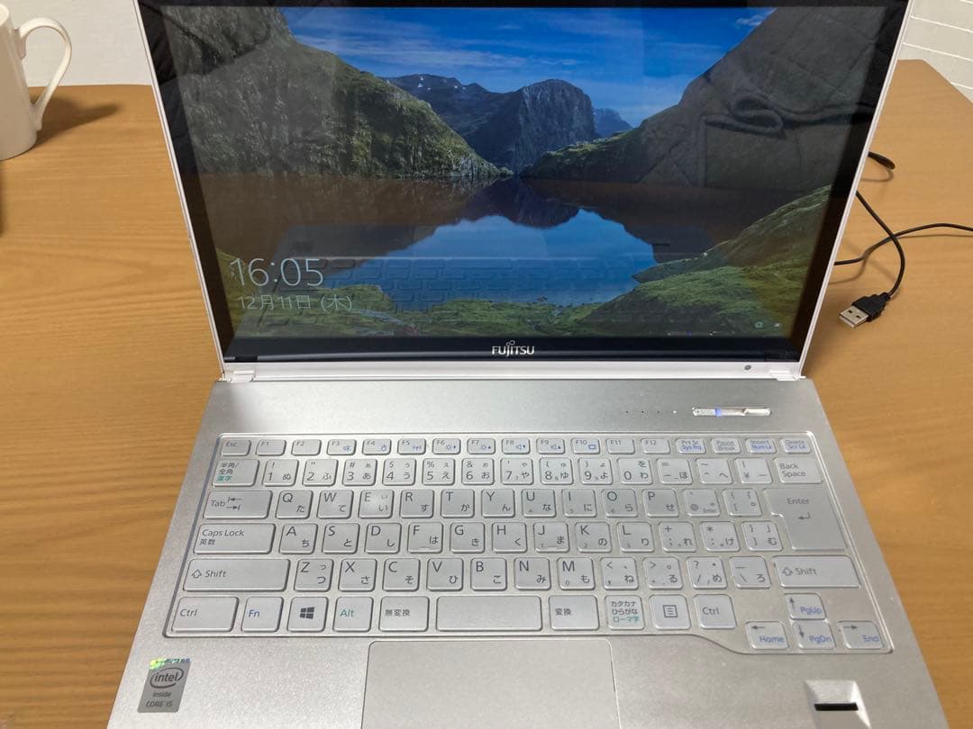 富士通 LIFEBOOK SH90/M ホワイト