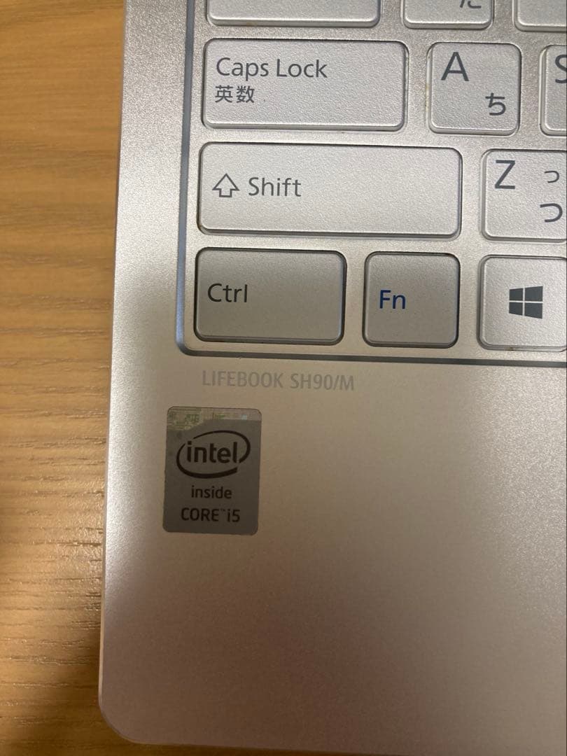 富士通 LIFEBOOK SH90/M ホワイト