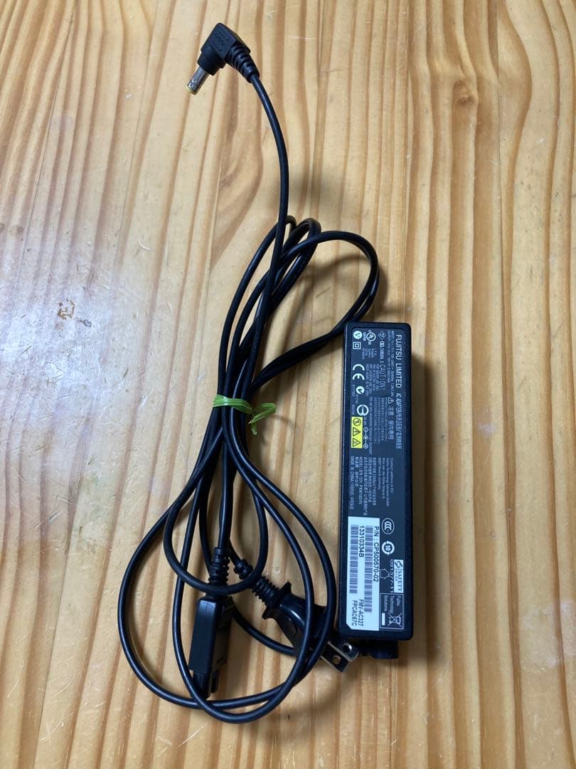 富士通 LIFEBOOK SH90/M ホワイト