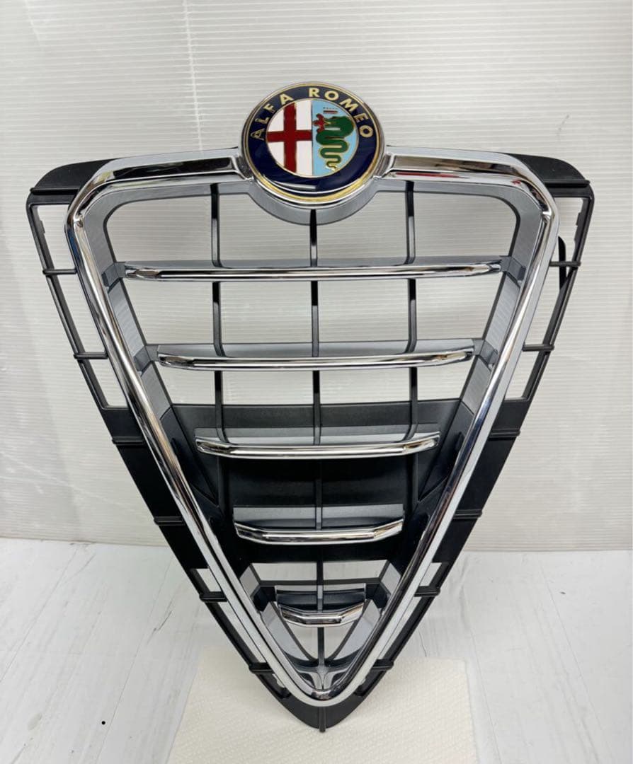 アルファロメオ ジュリエッタ フロントグリル