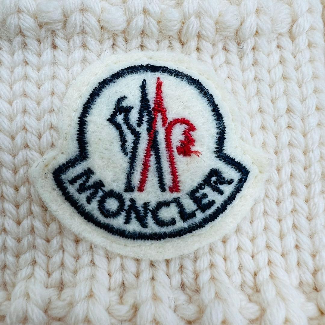 モンクレール ニットキャップ ロゴパッチ オフホワイト