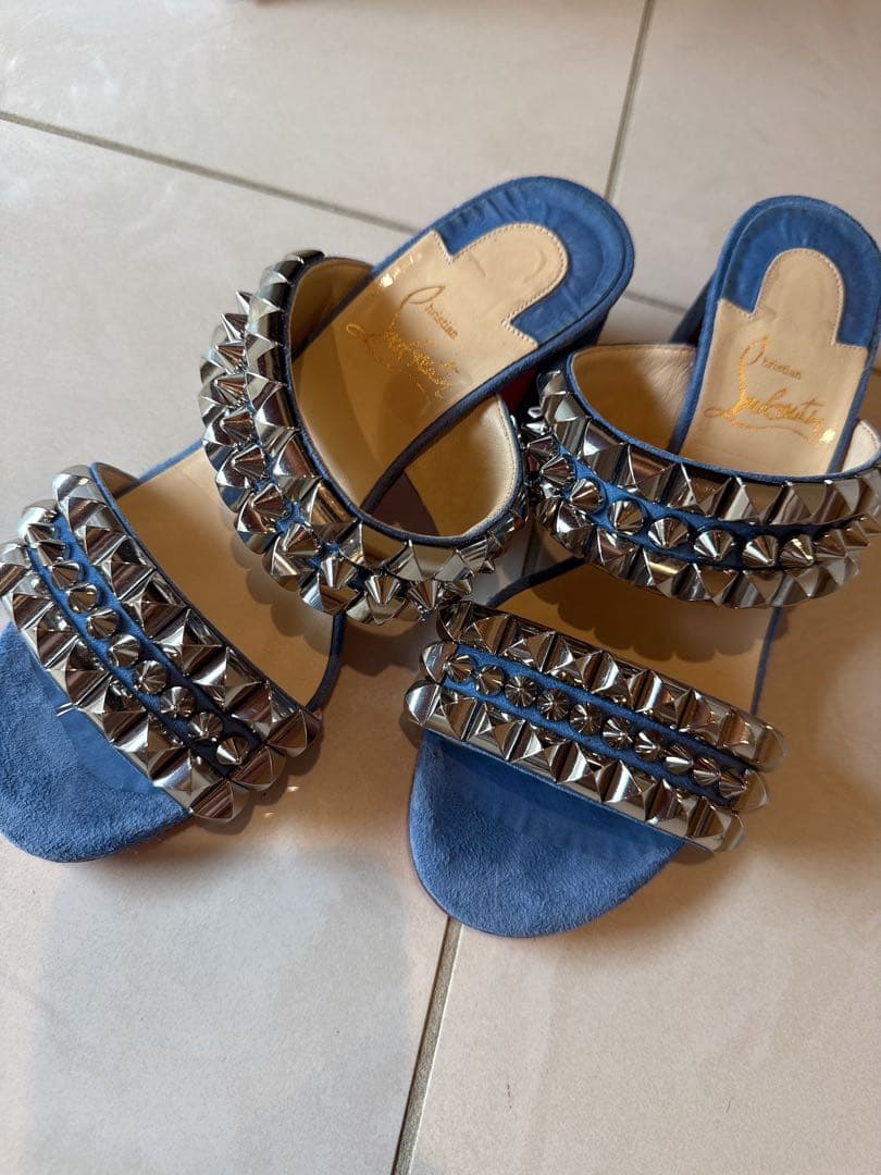 専用【新品・未使用品】ルブタン　スタッズサンダル ブルー