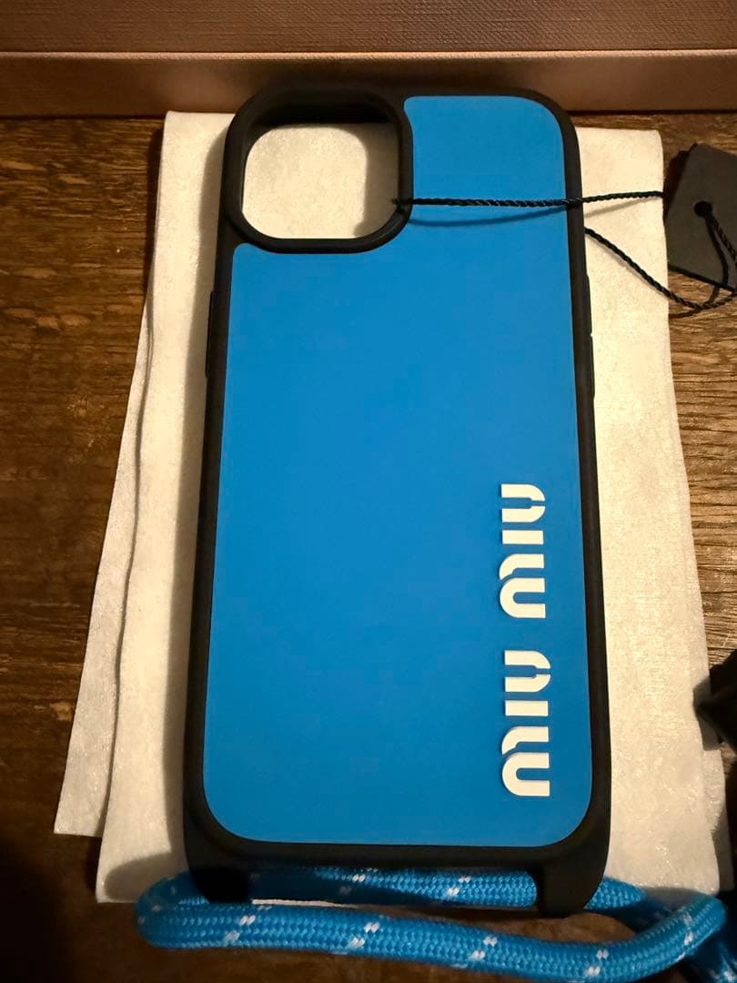 【日本未入荷】MIU MIU iPhone15 スマホケース ブルー　13 14