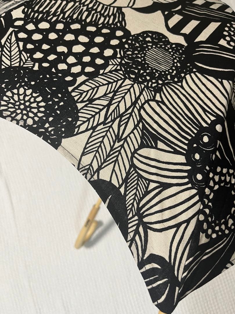 【美品】nuts花柄日傘 ブラック・ホワイト