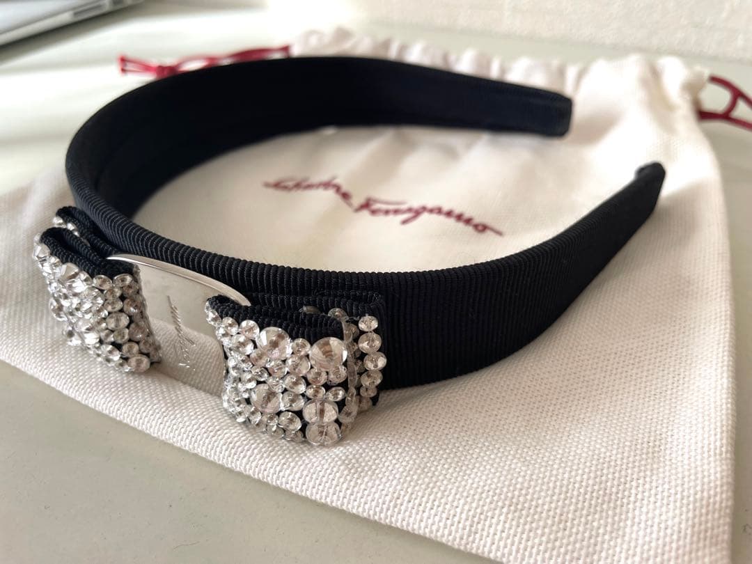 フェラガモ　ビジューカチューシャ