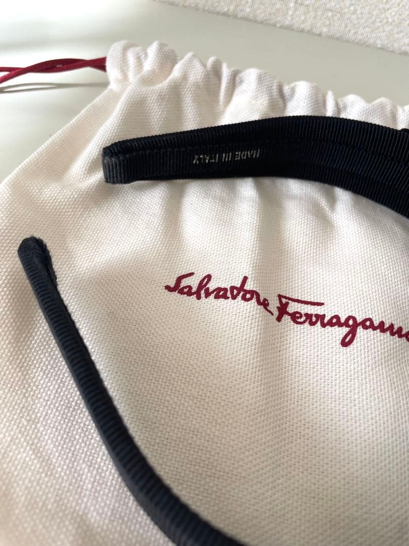 フェラガモ　ビジューカチューシャ