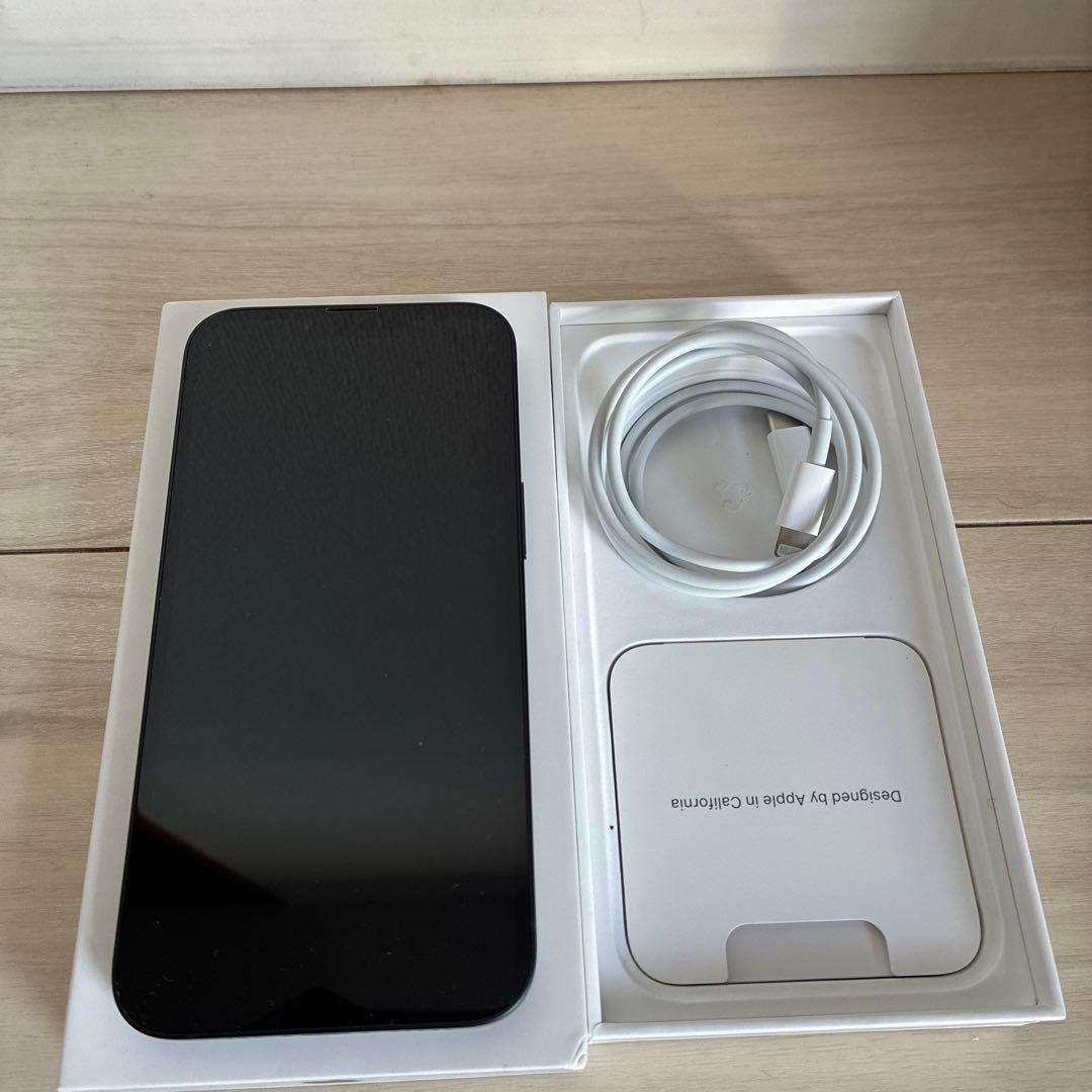 Apple iPhone 13 ブラック 本体 充電ケーブル付き