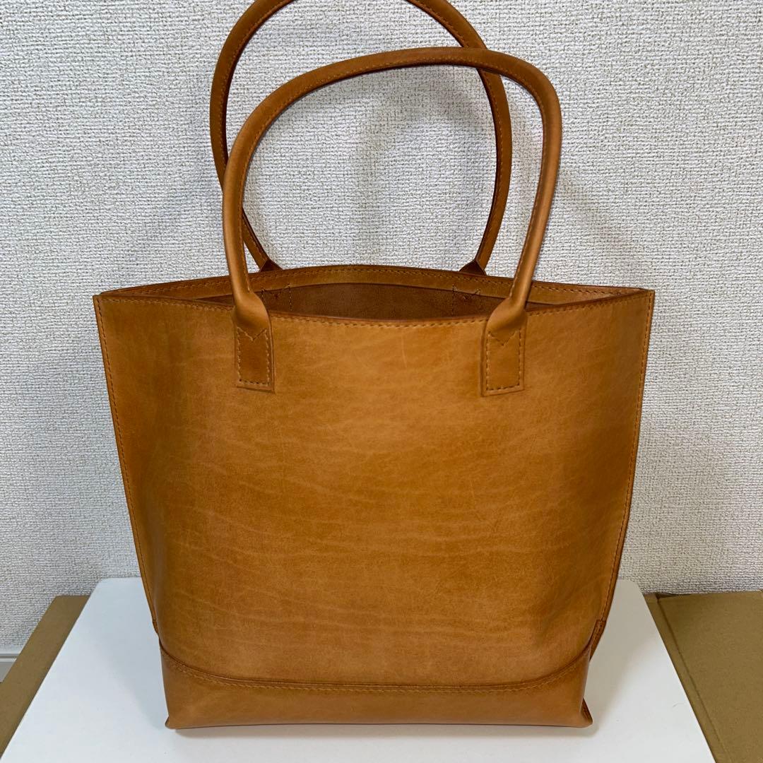しっかりめの硬さ　素仕上げベジタブルタンニン鞣し革のトートバッグ　エイジング