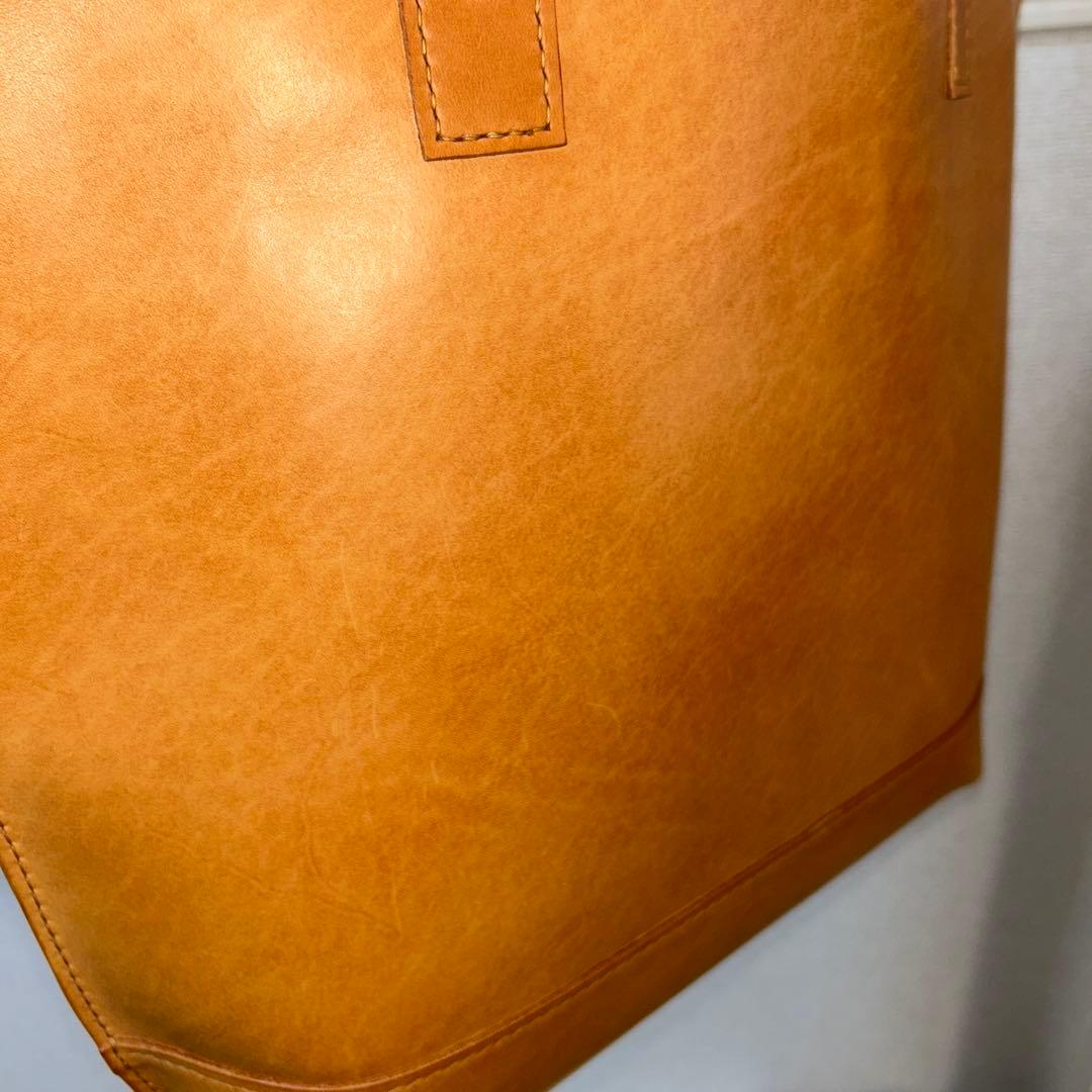 しっかりめの硬さ　素仕上げベジタブルタンニン鞣し革のトートバッグ　エイジング