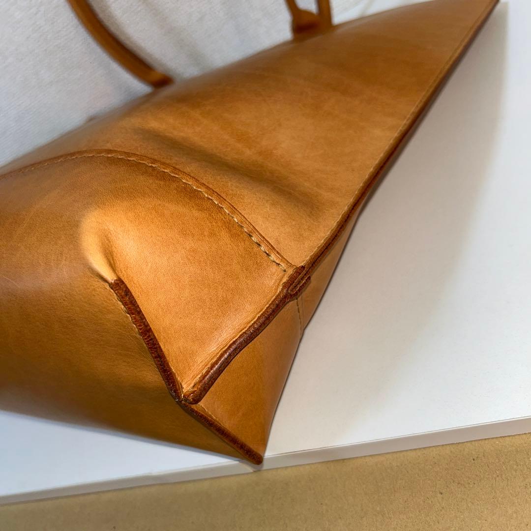 しっかりめの硬さ　素仕上げベジタブルタンニン鞣し革のトートバッグ　エイジング